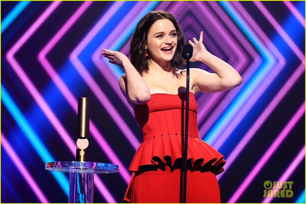 joey king reveals the kissing booth 3 release date 02