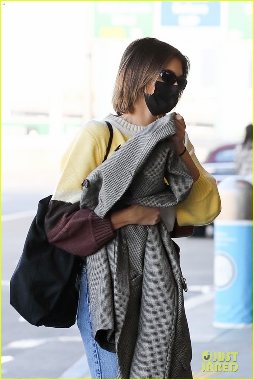 Kaia Gerber Arrives For a Flight Ahead of Thanksgiving | Photo 1302585 ...