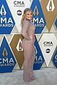 kelsea ballerini lauren alaina nail the one hand on the hip pose at cmas 02