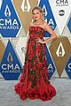 kelsea ballerini lauren alaina nail the one hand on the hip pose at cmas 08