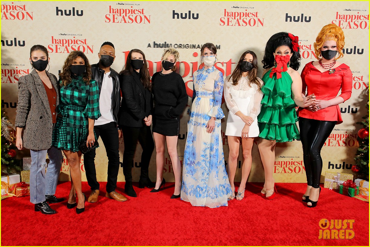 kristen stewart wears lbd to happiest season drive in premiere 12