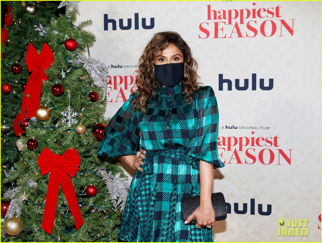 kristen stewart wears lbd to happiest season drive in premiere 25