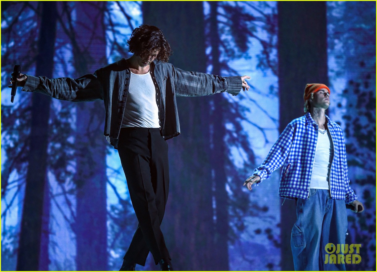 shawn mendes justin bieber perform their new song monster watch now 05