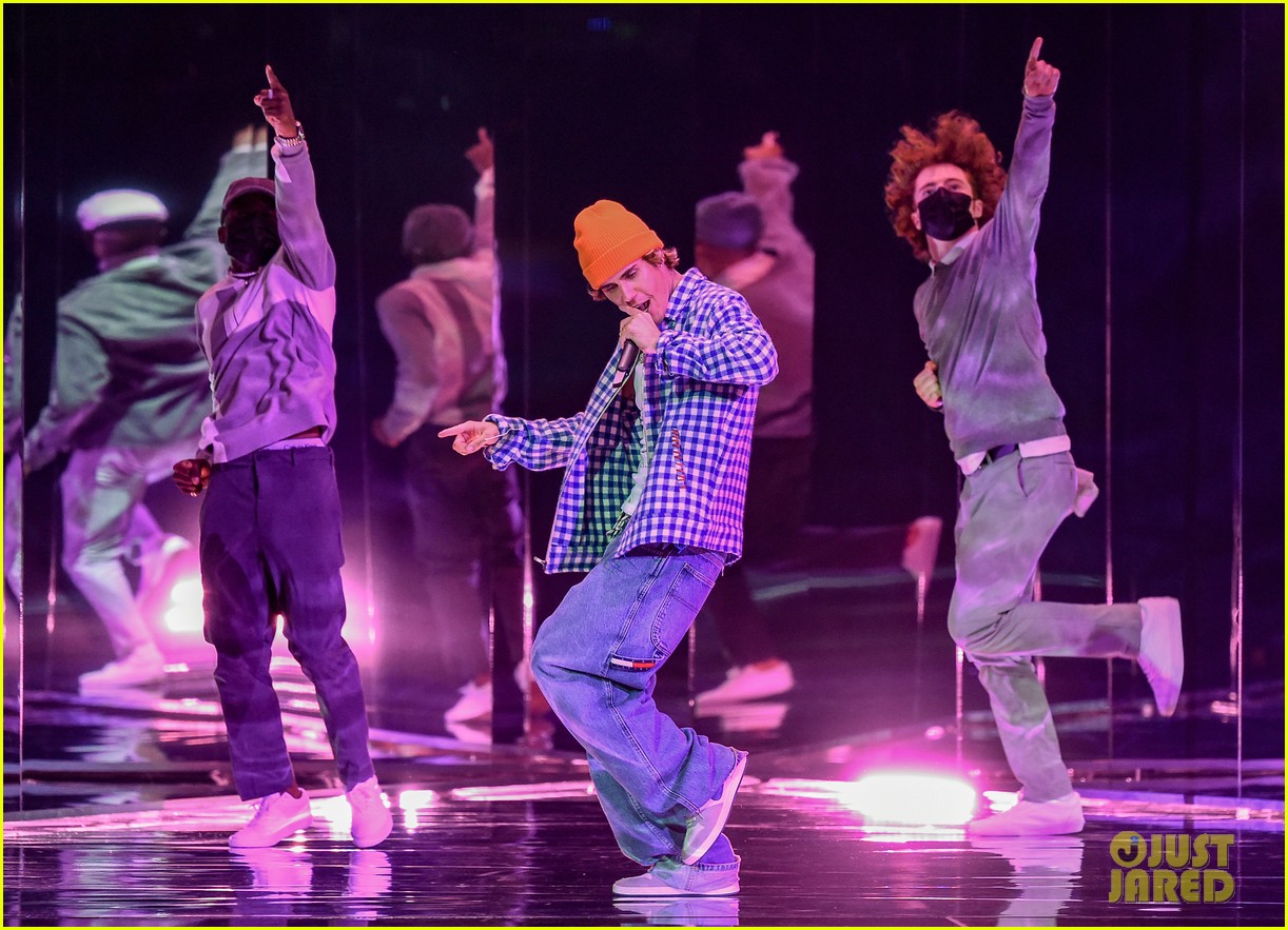 shawn mendes justin bieber perform their new song monster watch now 21