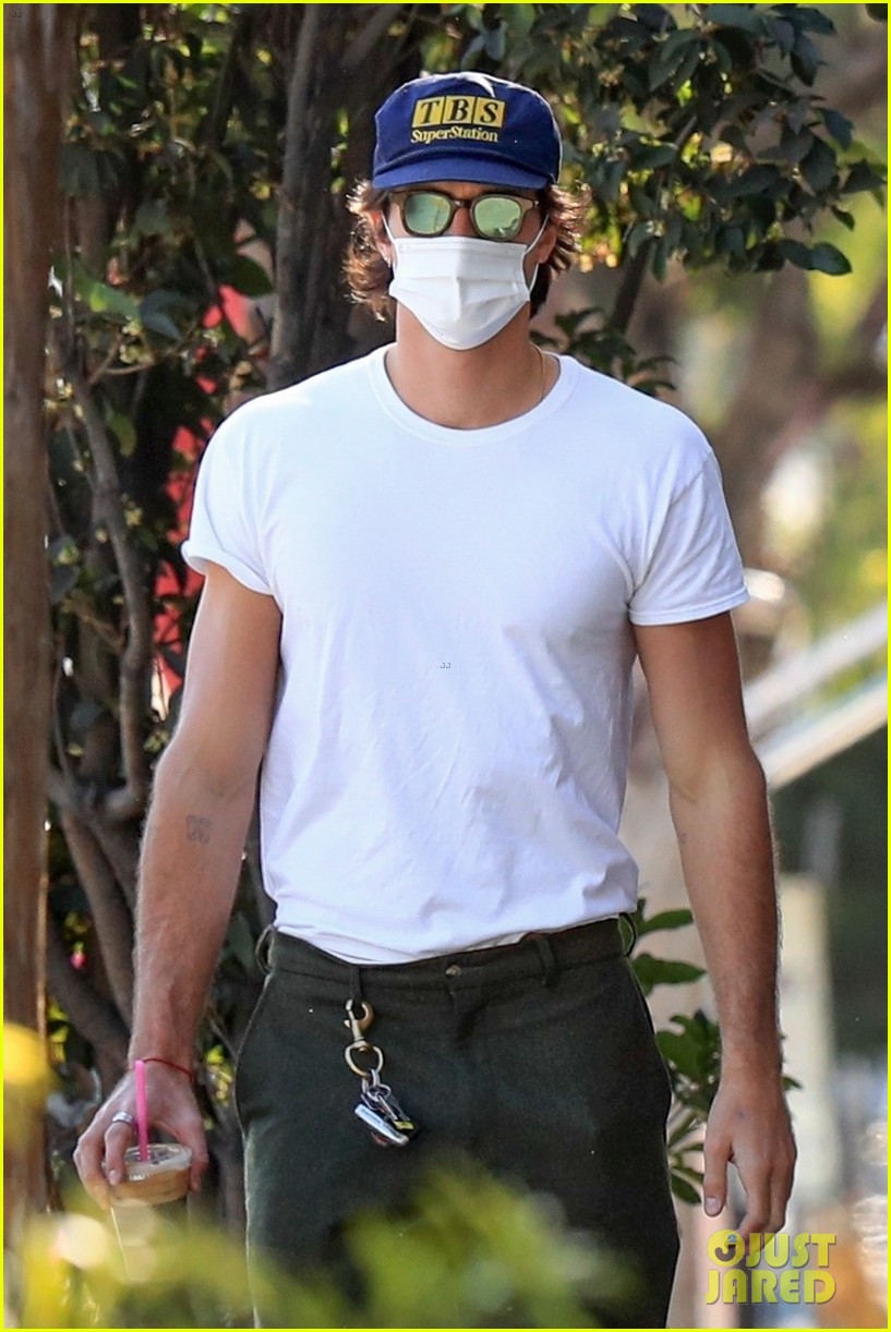 Jacob Elordi Spotted On a Thursday Coffee Run with Kaia Gerber | Photo ...