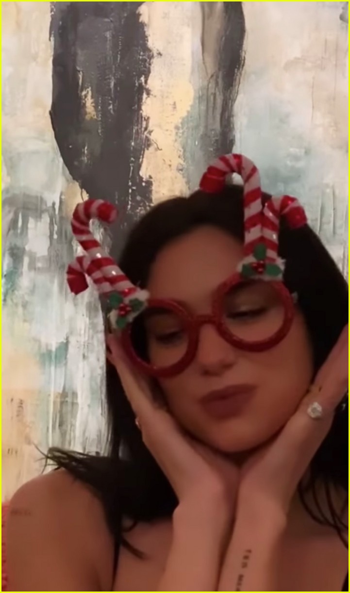 gigi hadid christmas photos 09