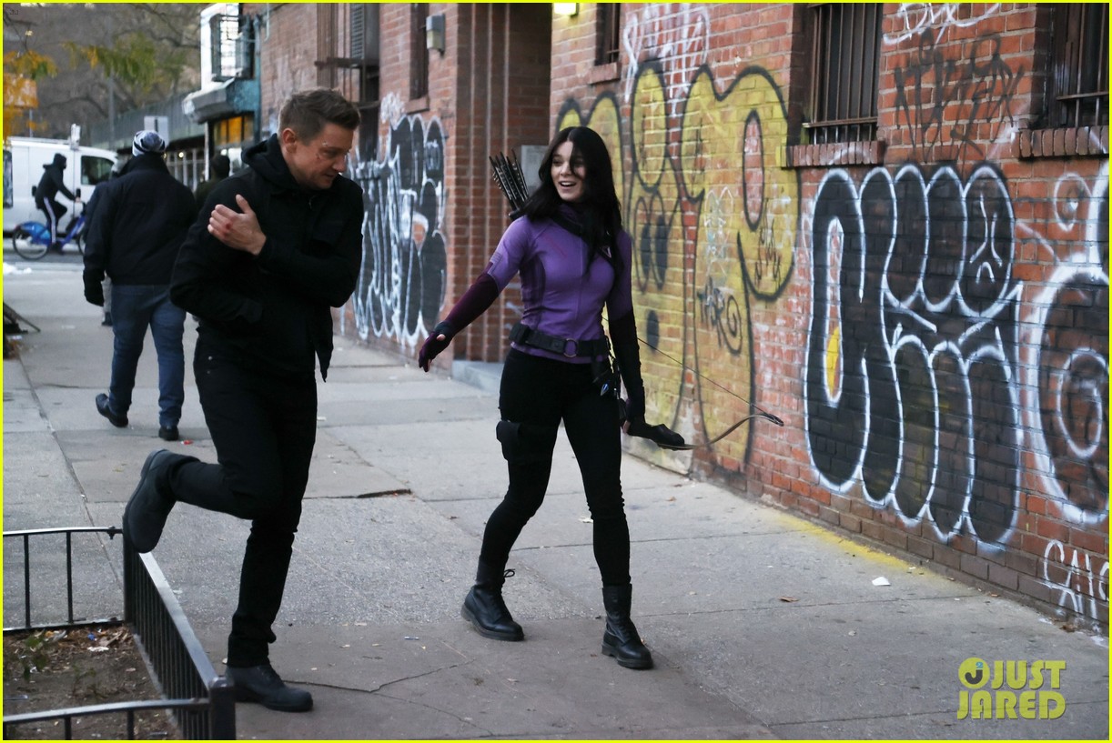 jeremy remmer hailee steinfeld hawkeye december 2020 07