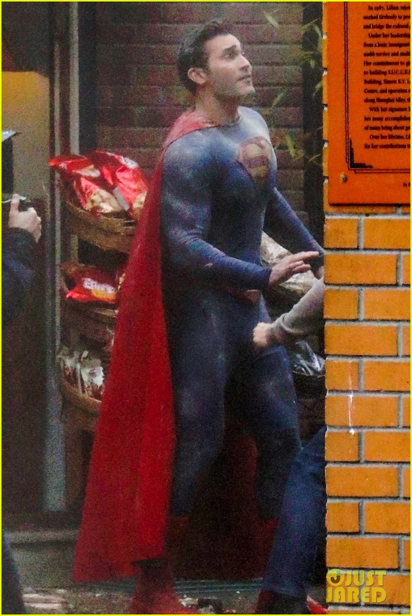 Tyler Hoechlin Looks Super Buff In New Super Suit On Superman Lois Set Photo