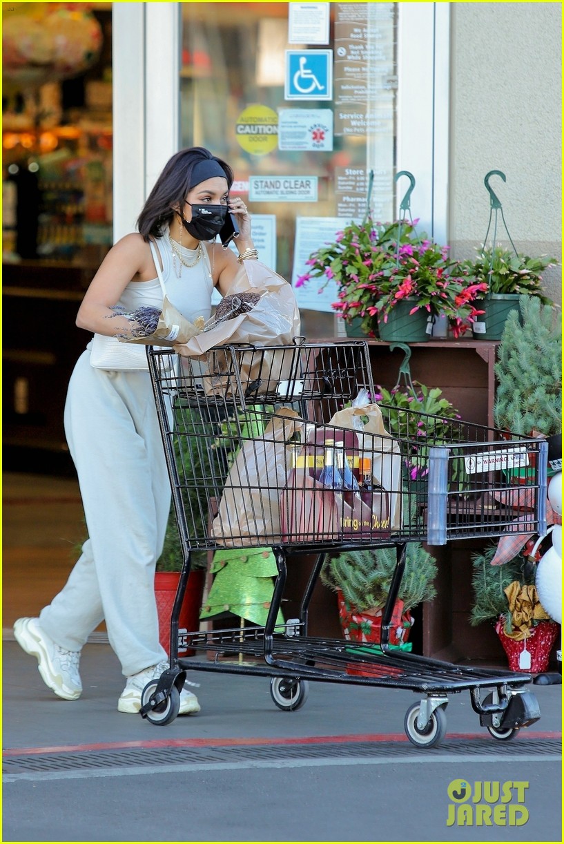 vanessa hudgens guys at grocery store said 07