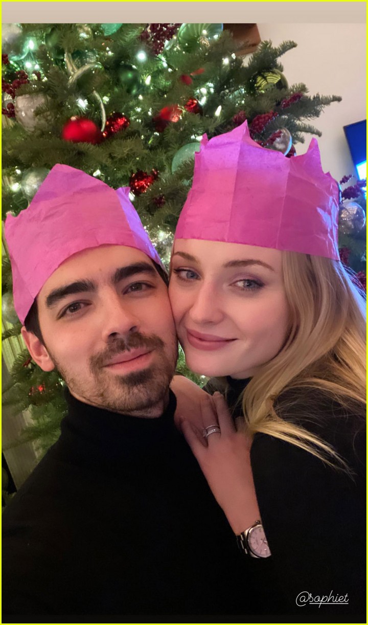 See Joe Jonas & Sophie Turner's Christmas 2020 Selfie! | Photo 1303885
