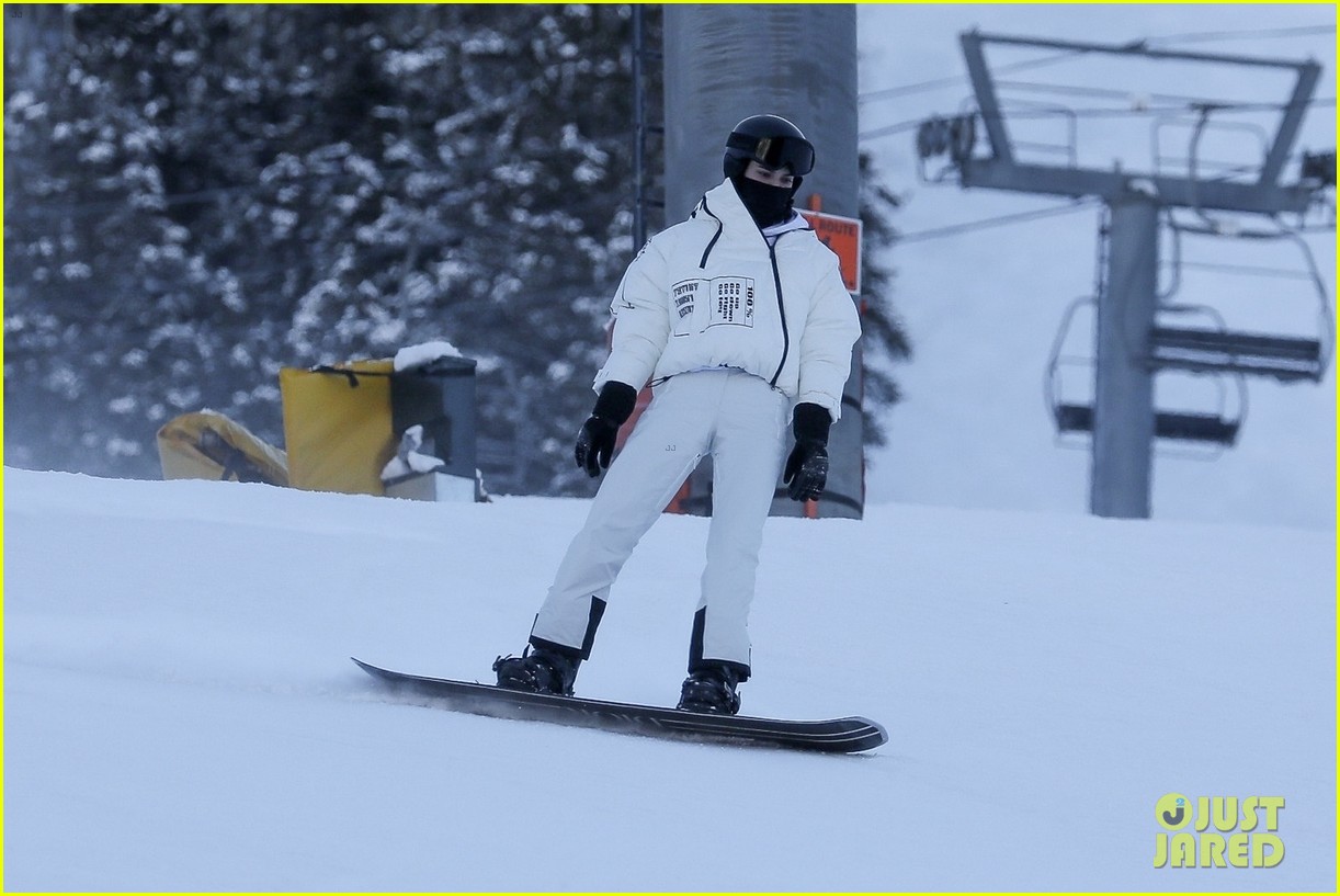 Full Sized Photo of kendall jenner skis in aspen kris jenner shops 17