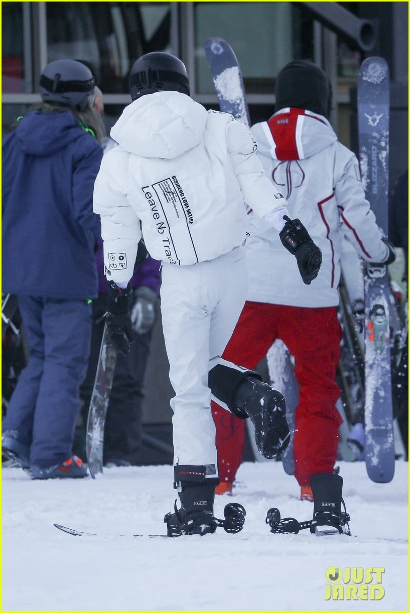 Kendall Jenner Goes Snowboarding in Aspen on New Year's Eve | Photo