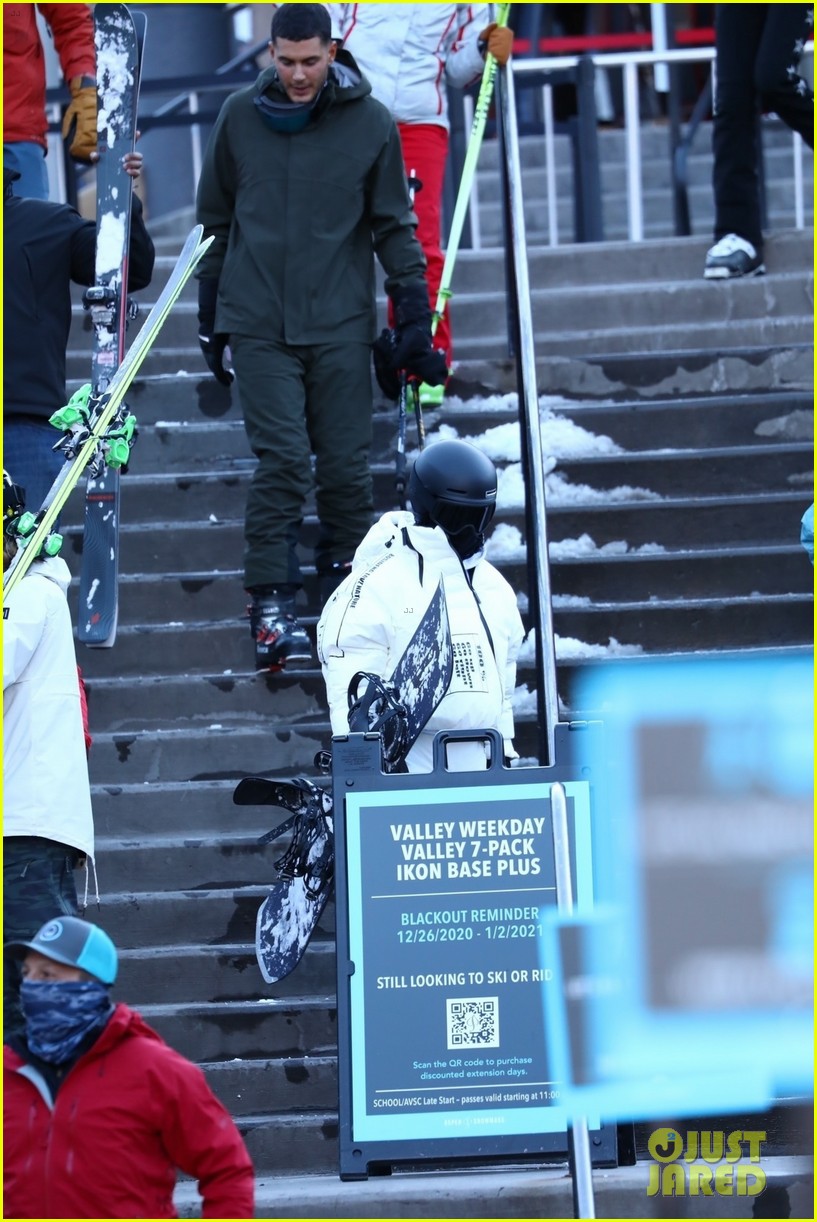 Full Sized Photo of kendall jenner skis in aspen kris jenner shops 43