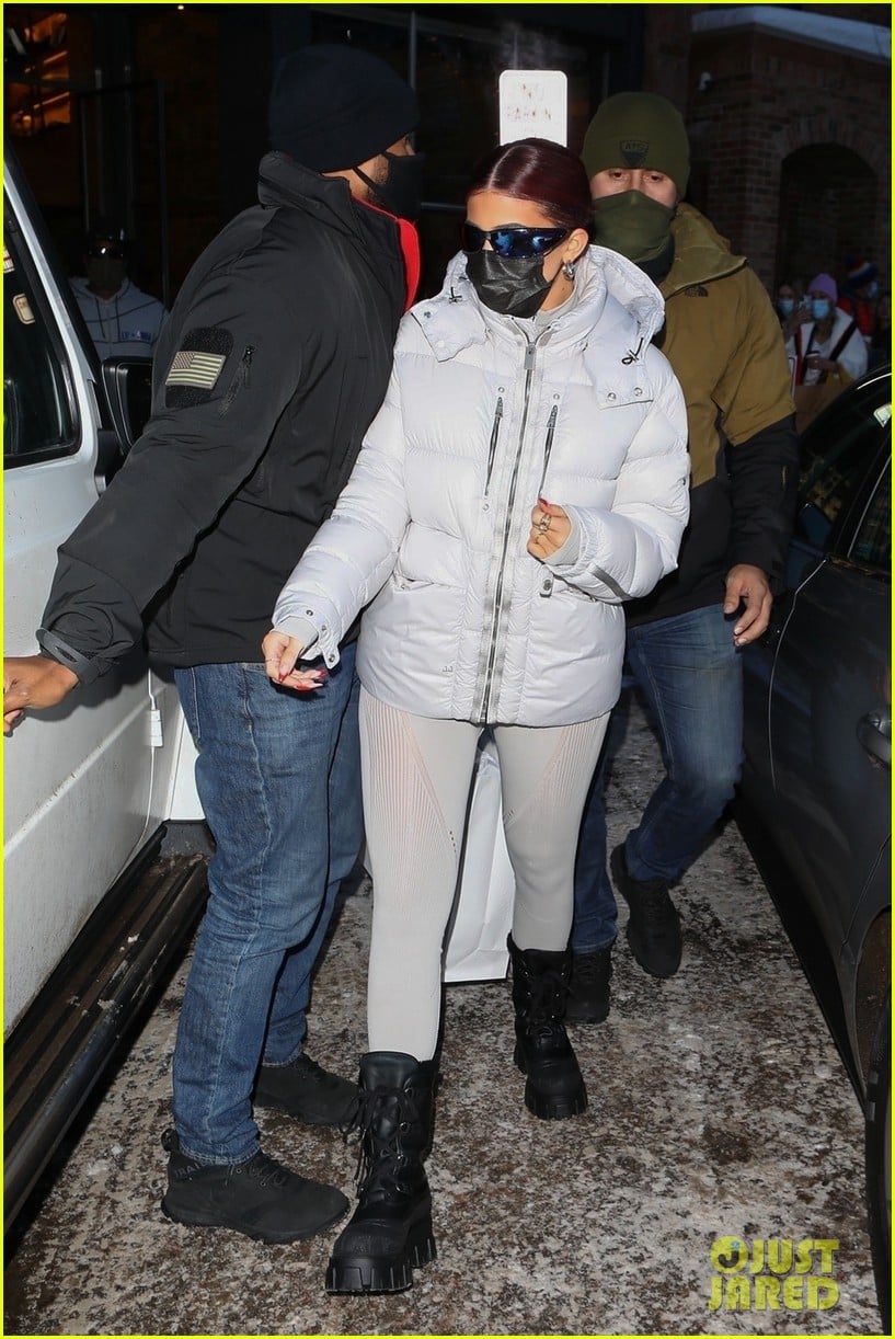 Kendall & Kylie Jenner Bundle Up While Shopping in Aspen: Photo 1303979 |  Kendall Jenner, Kylie Jenner Pictures | Just Jared Jr.