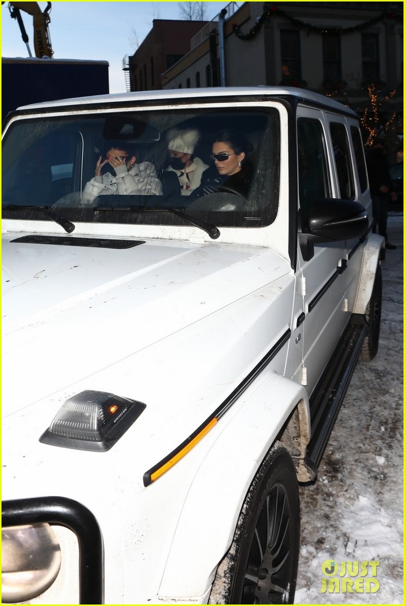 Full Sized Photo of kendall jenner kylie kris shop in aspen 19