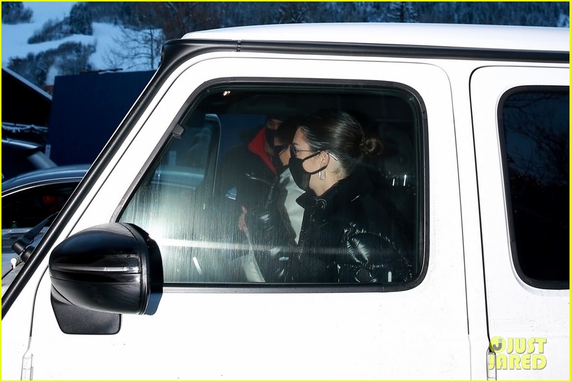 Full Sized Photo of kendall jenner kylie kris shop in aspen 28