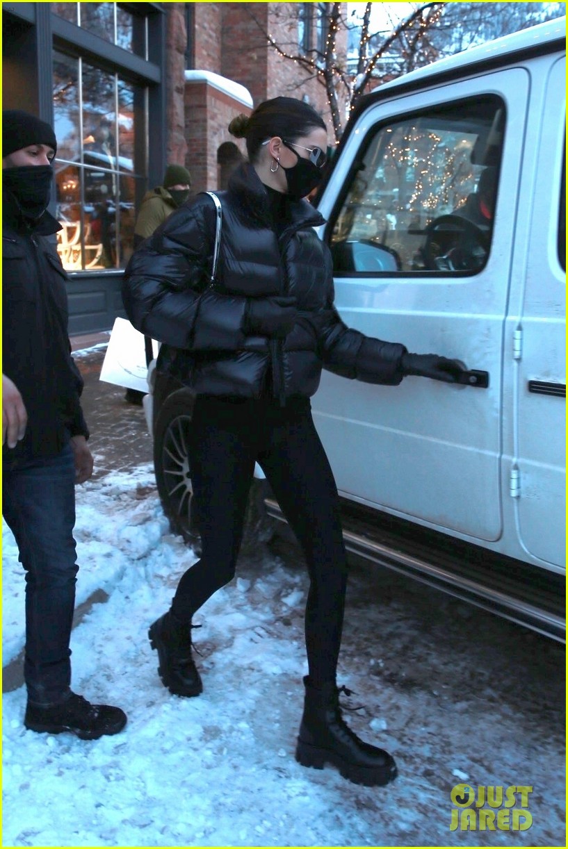 Full Sized Photo of kendall jenner kylie kris shop in aspen 33