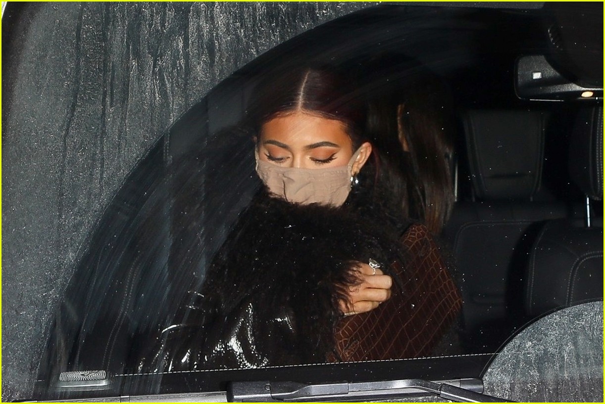Full Sized Photo of kylie kendall kris jenner aspen december 2020 23