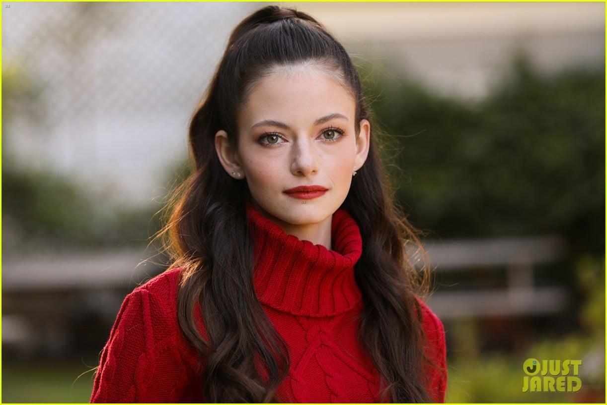 mackenzie foy promotes her new movie black beauty at home and family 02