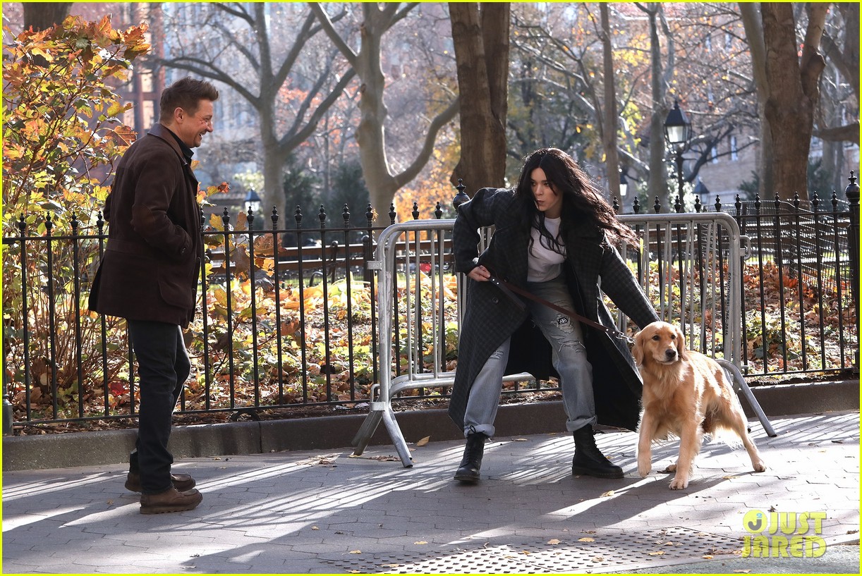 Hailee Steinfeld Films 'Hawkeye' With Jeremy Renner In NYC! (Photos