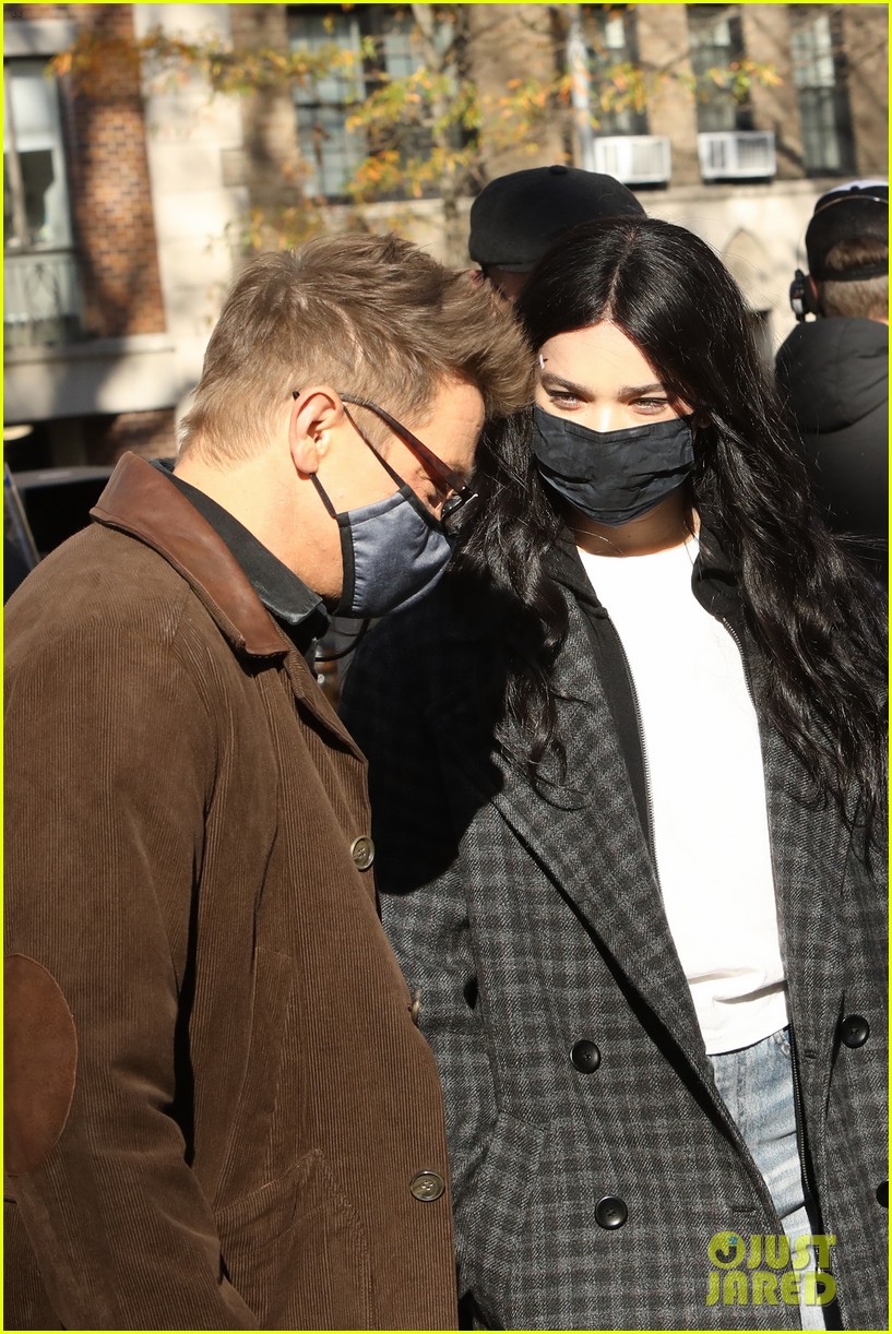Hailee Steinfeld Films 'Hawkeye' With Jeremy Renner In NYC! (Photos