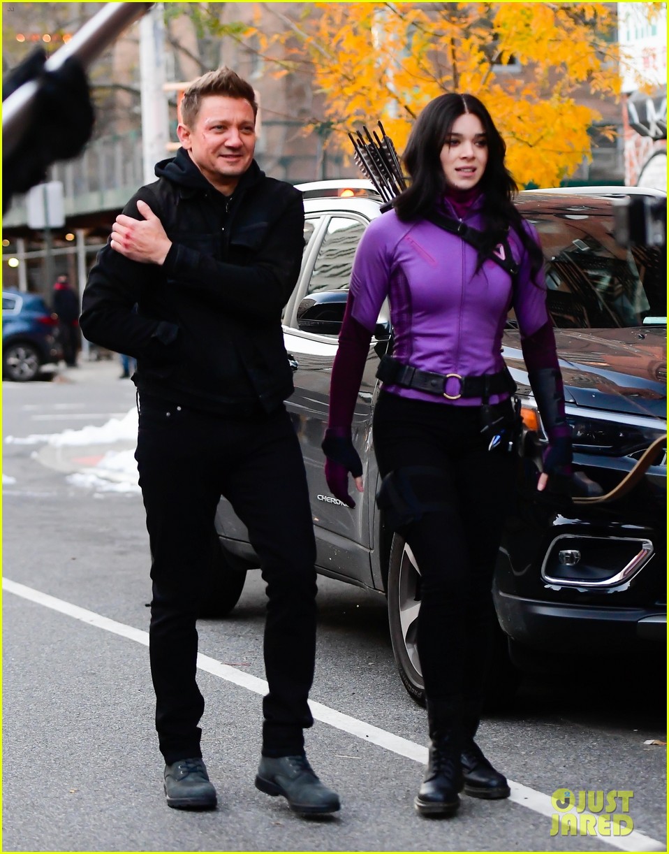 Hailee Steinfeld Turns Into Kate Bishop On 'Hawkeye' Set In NYC | Photo
