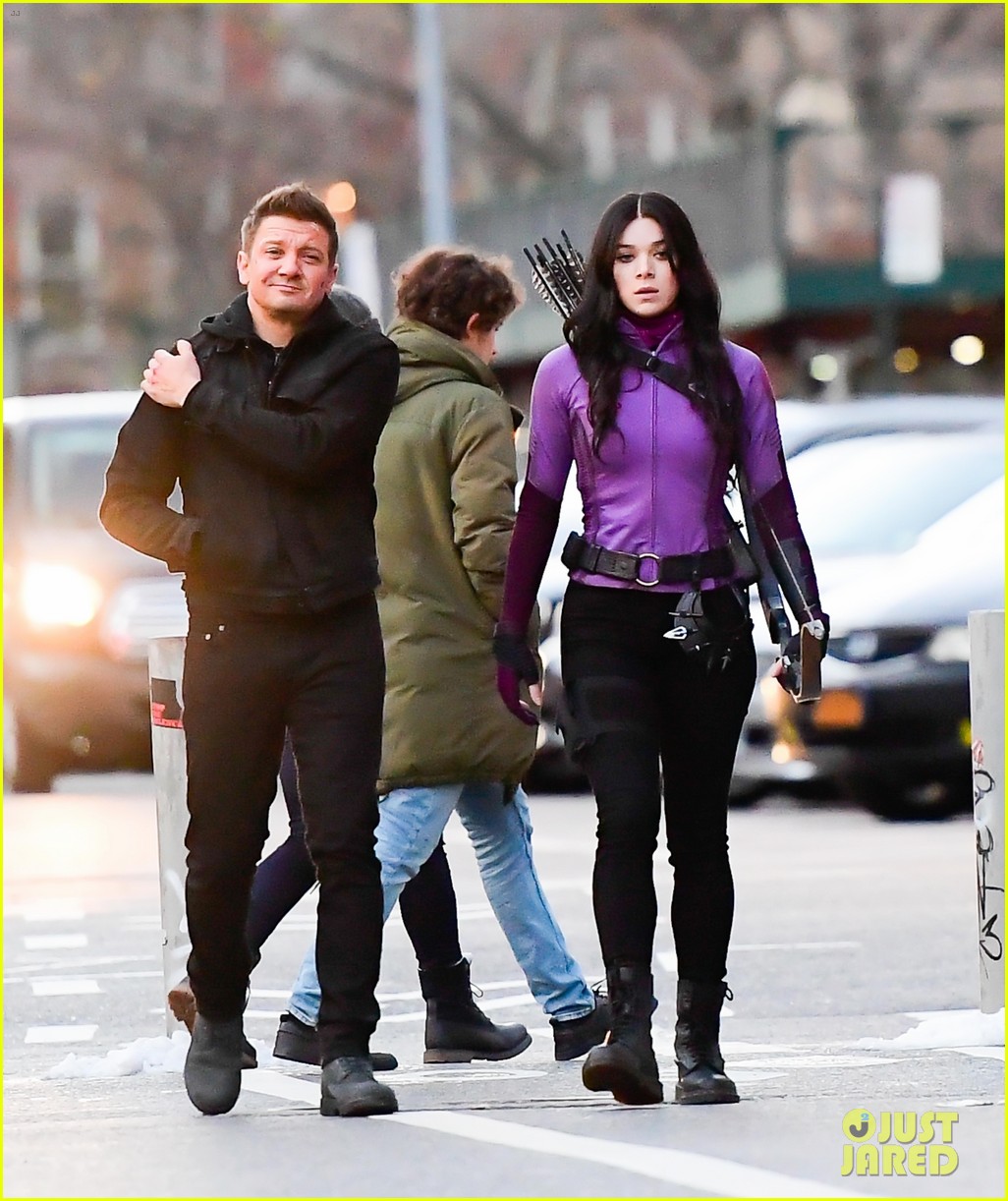 Hailee Steinfeld Turns Into Kate Bishop On 'Hawkeye' Set In NYC | Photo