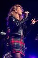 tori kelly performed christmas concert with babyface 15