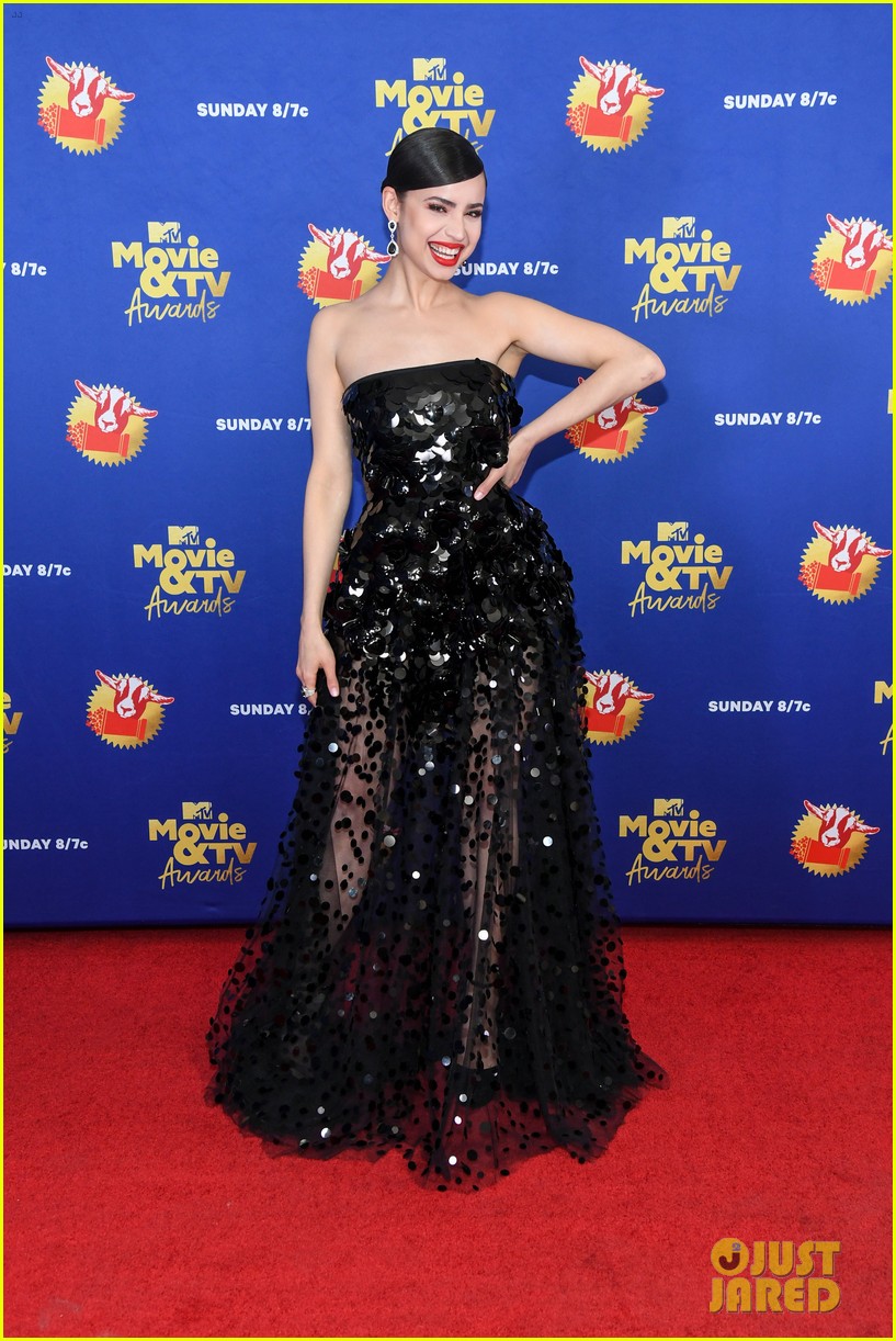 maddie ziegler sabrina carpenter mtv movie tv awards 22