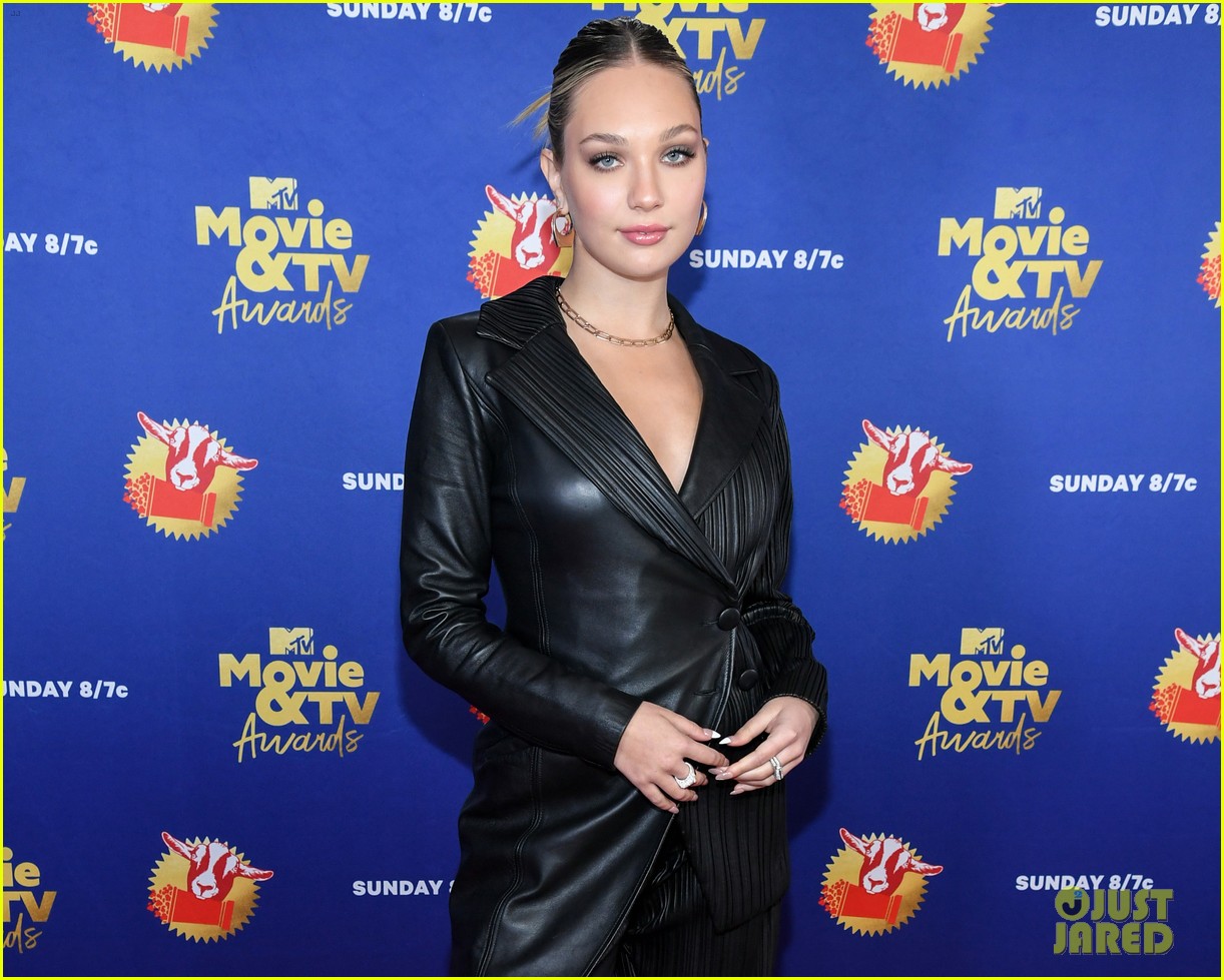 maddie ziegler sabrina carpenter mtv movie tv awards 23
