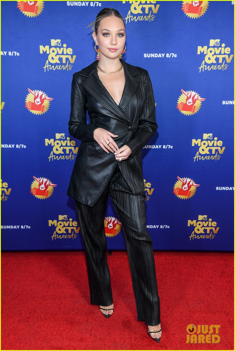 maddie ziegler sabrina carpenter mtv movie tv awards 27