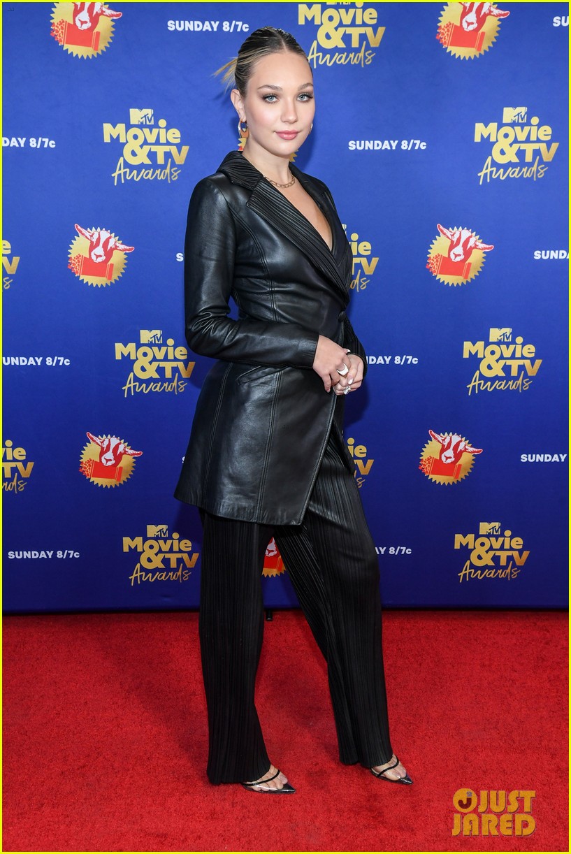 maddie ziegler sabrina carpenter mtv movie tv awards 28