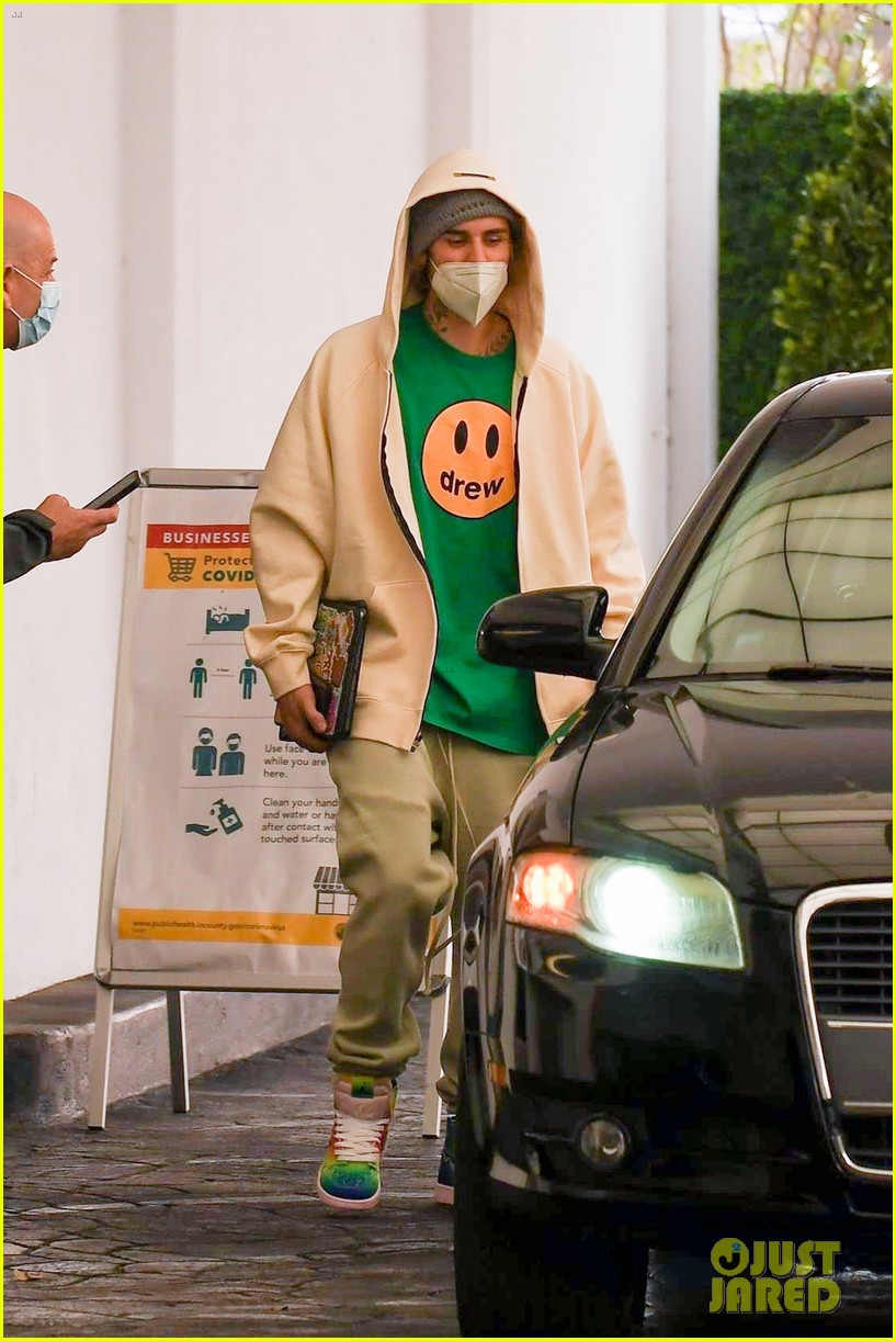 Justin & Hailey Bieber Step Out For Meeting in Matching Green Outfits:  Photo 1305231, Hailey Bieber, Justin Bieber Pictures