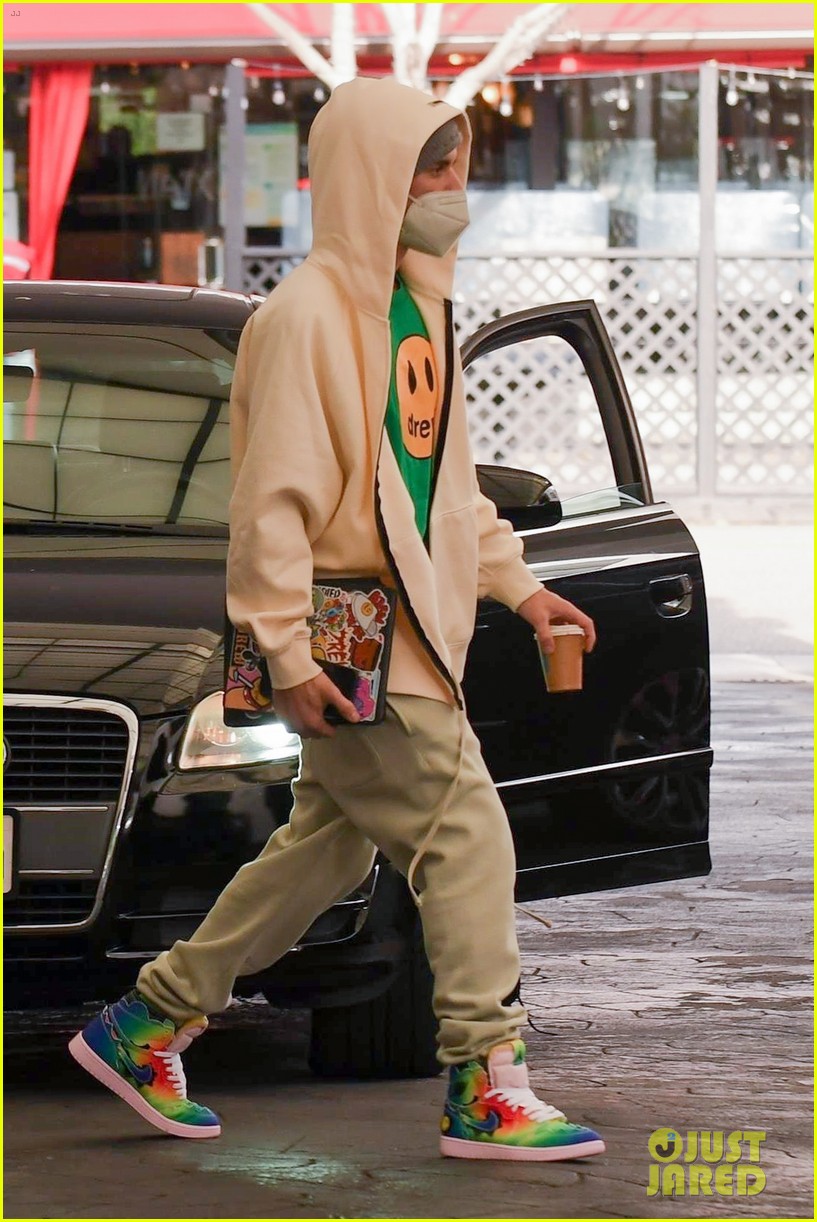 Justin & Hailey Bieber Step Out For Meeting in Matching Green Outfits:  Photo 1305231, Hailey Bieber, Justin Bieber Pictures