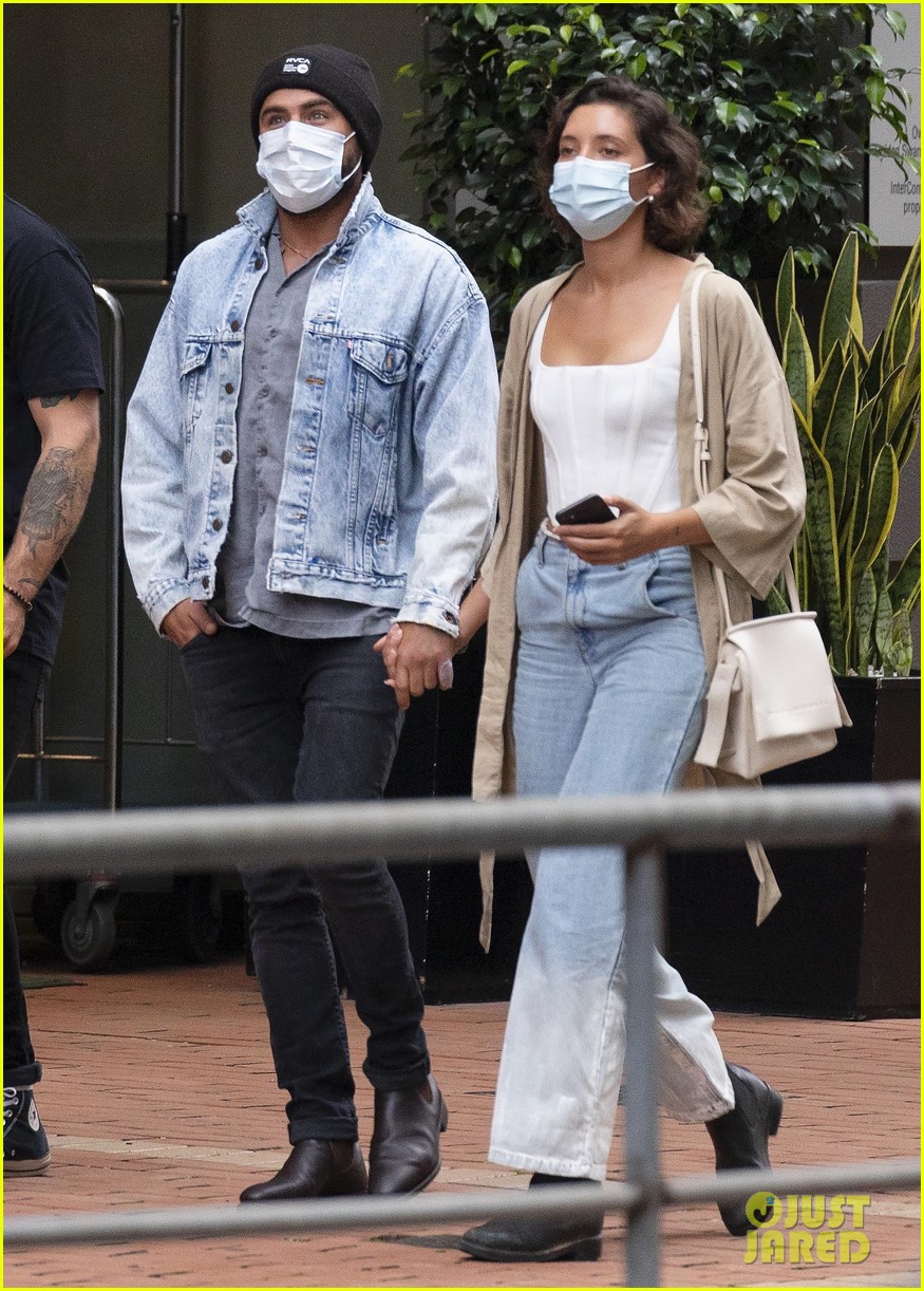 zac efron dinner date with girlfriend vanessa valladares 07