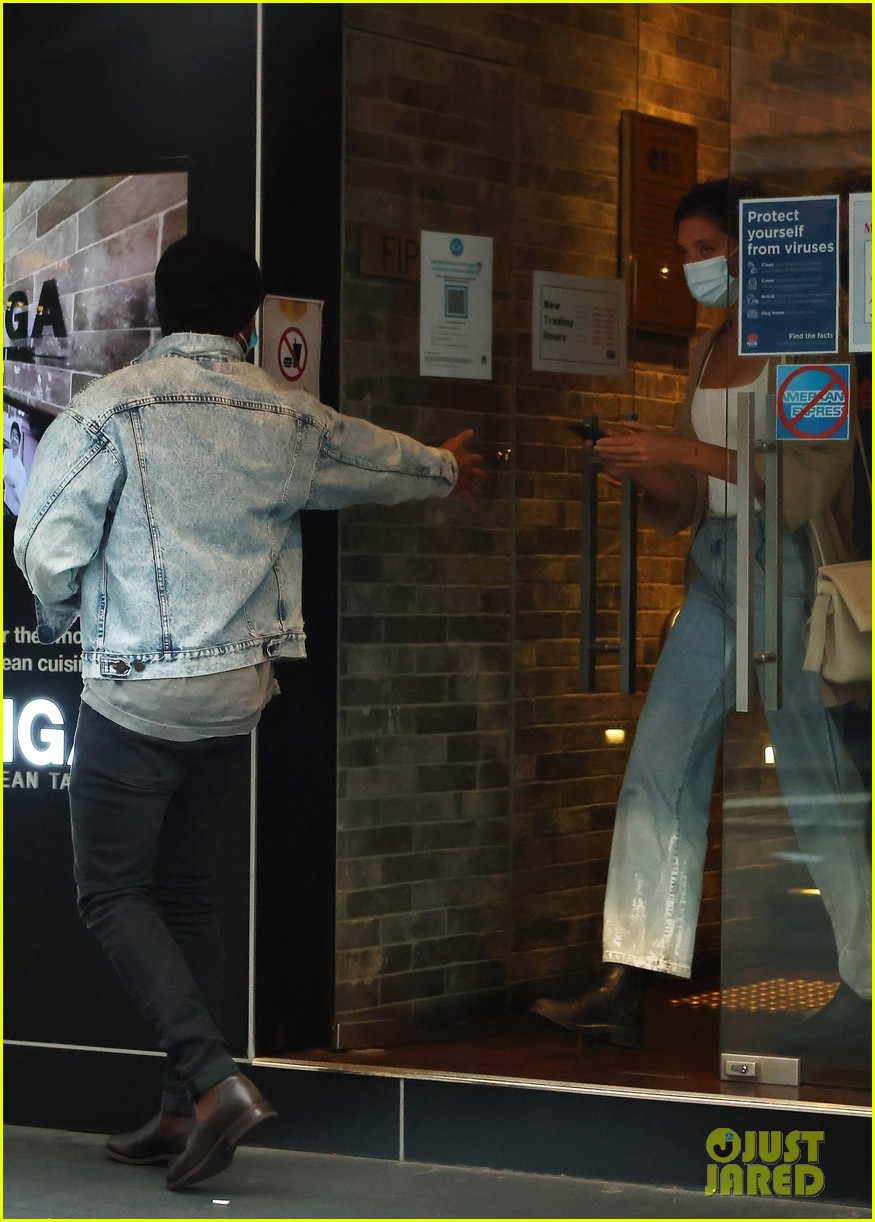 zac efron dinner date with girlfriend vanessa valladares 26