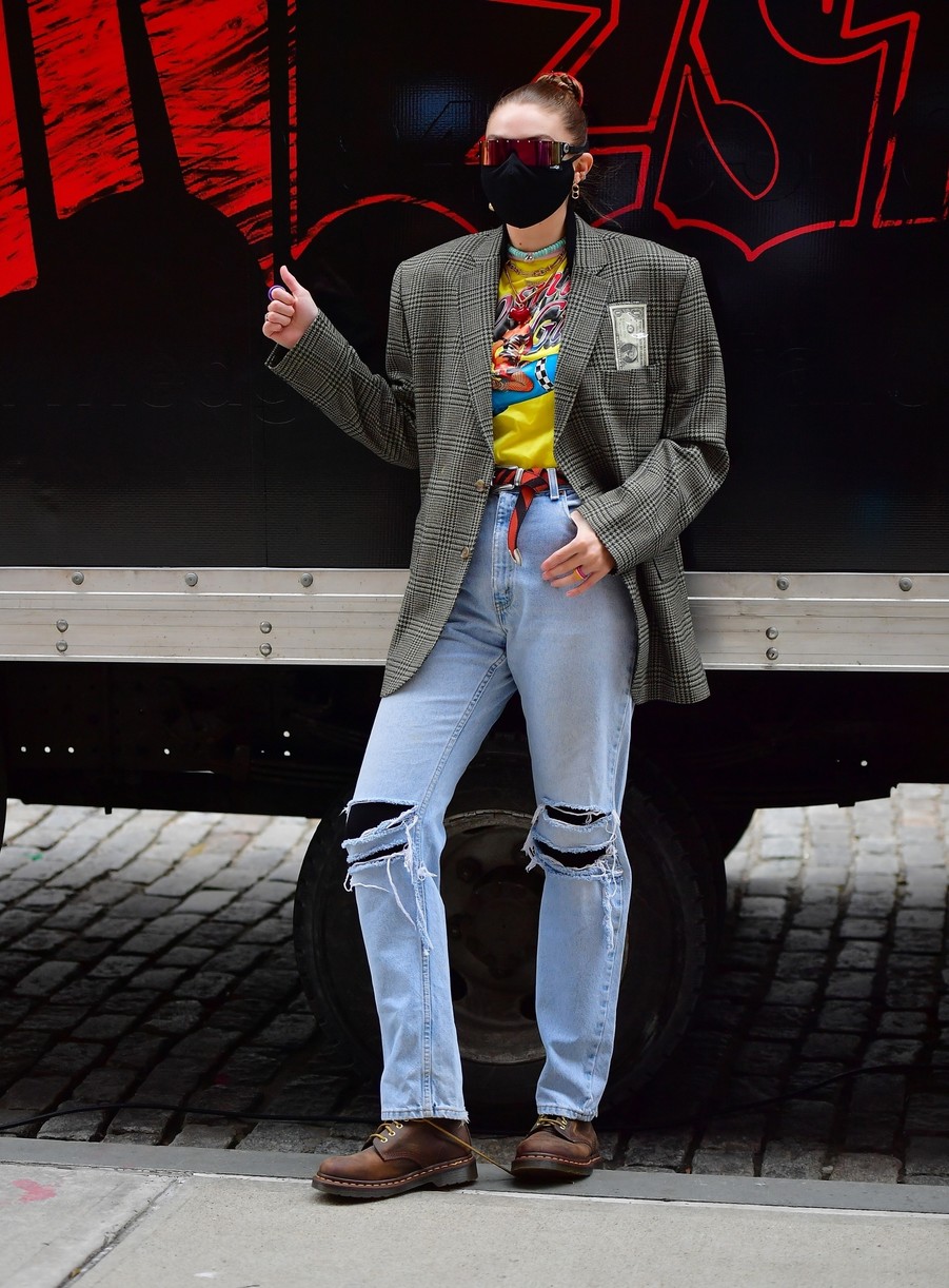 gigi hadid zayn promo truck tour 02