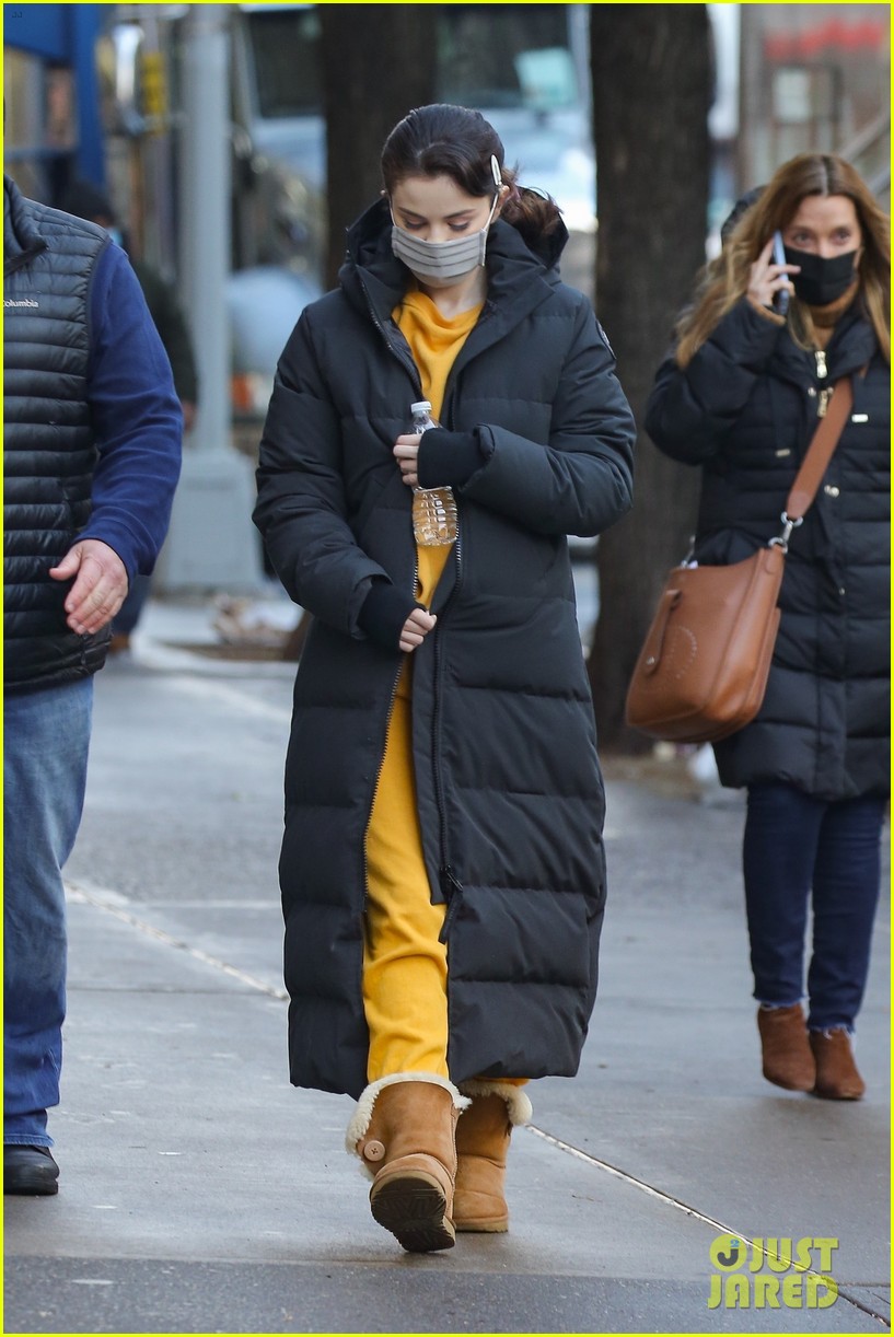 Selena Gomez Masks Up While on Set of 'Only Murders In The Building ...