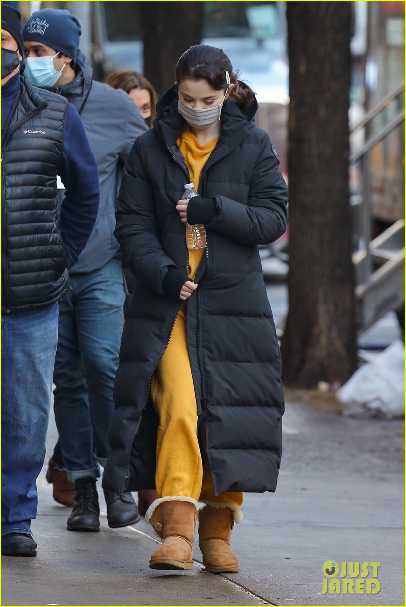 Selena Gomez Masks Up While on Set of 'Only Murders In The Building ...