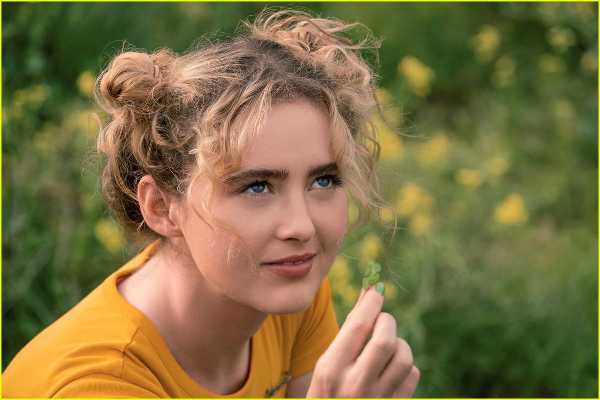 kathryn-newton-kyle-allen-get-stuck-in-a-time-loop-in-the-map-of-tiny-perfect-things-trailer