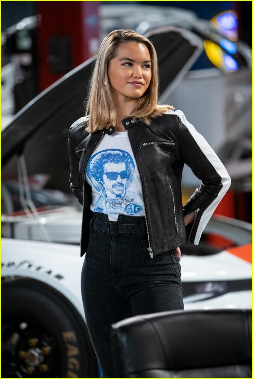 paris berelc to guest star on new series the crew watch the trailer 05