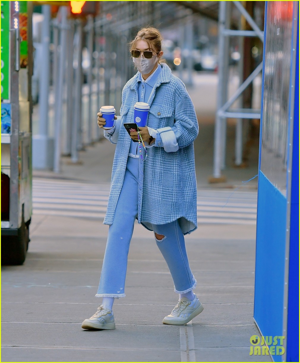 gigi hadid coffee run with mom yolanda zayn birthday 05