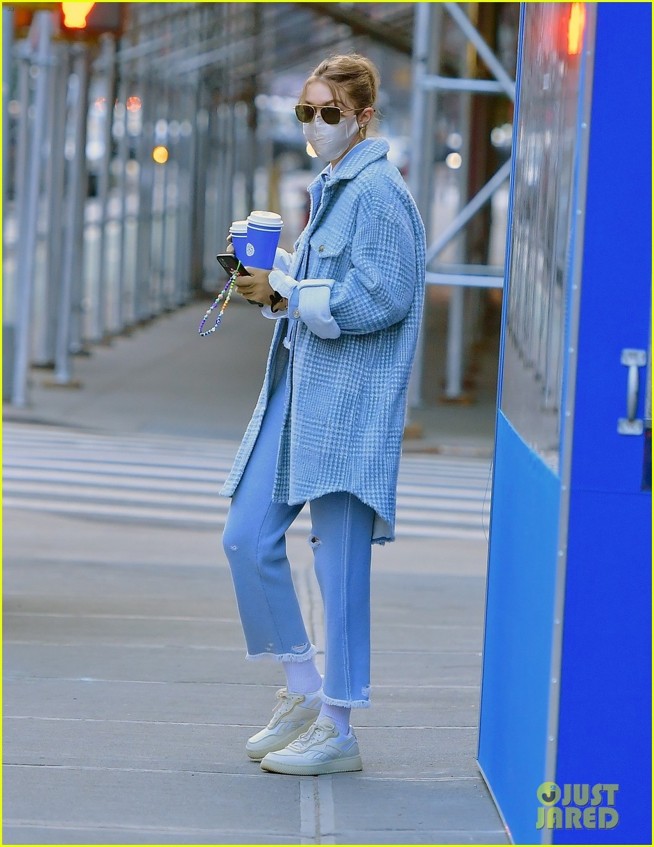 gigi hadid coffee run with mom yolanda zayn birthday 08