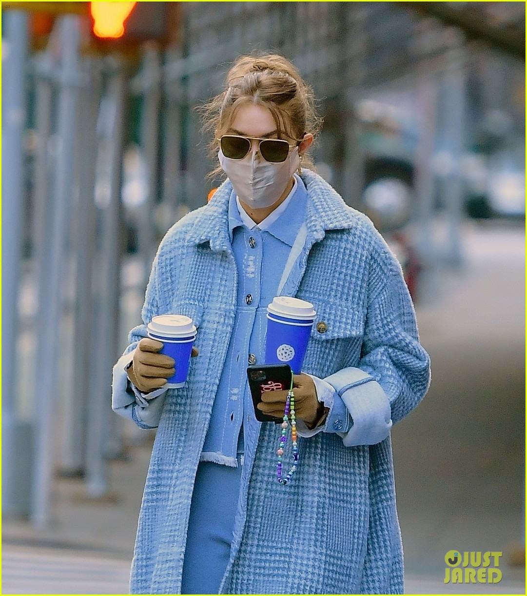 gigi hadid coffee run with mom yolanda zayn birthday 09