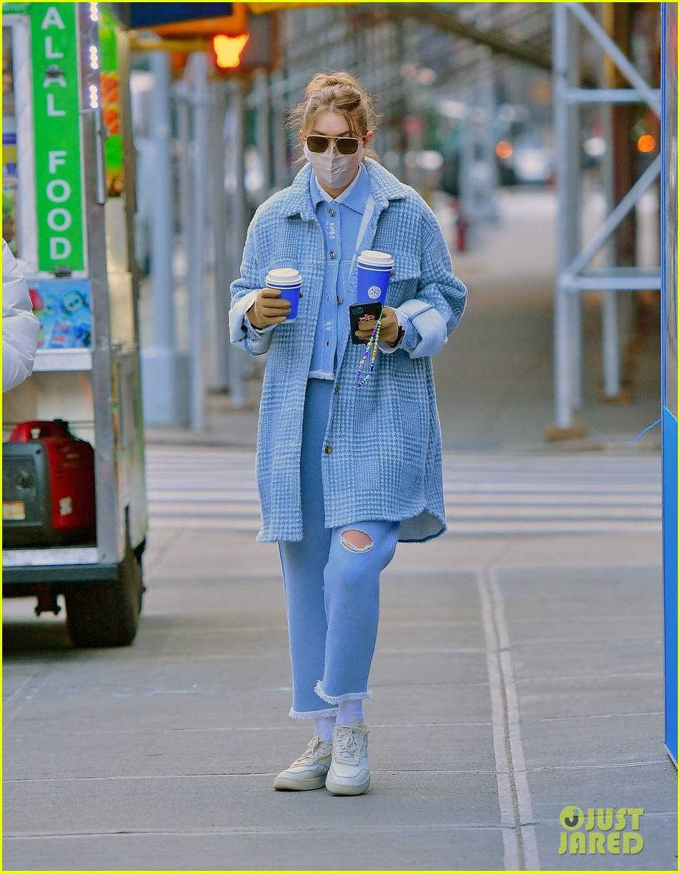 gigi hadid coffee run with mom yolanda zayn birthday 10
