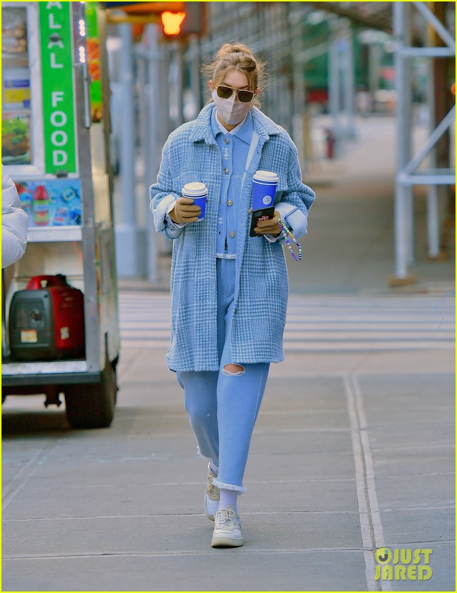 gigi hadid coffee run with mom yolanda zayn birthday 12