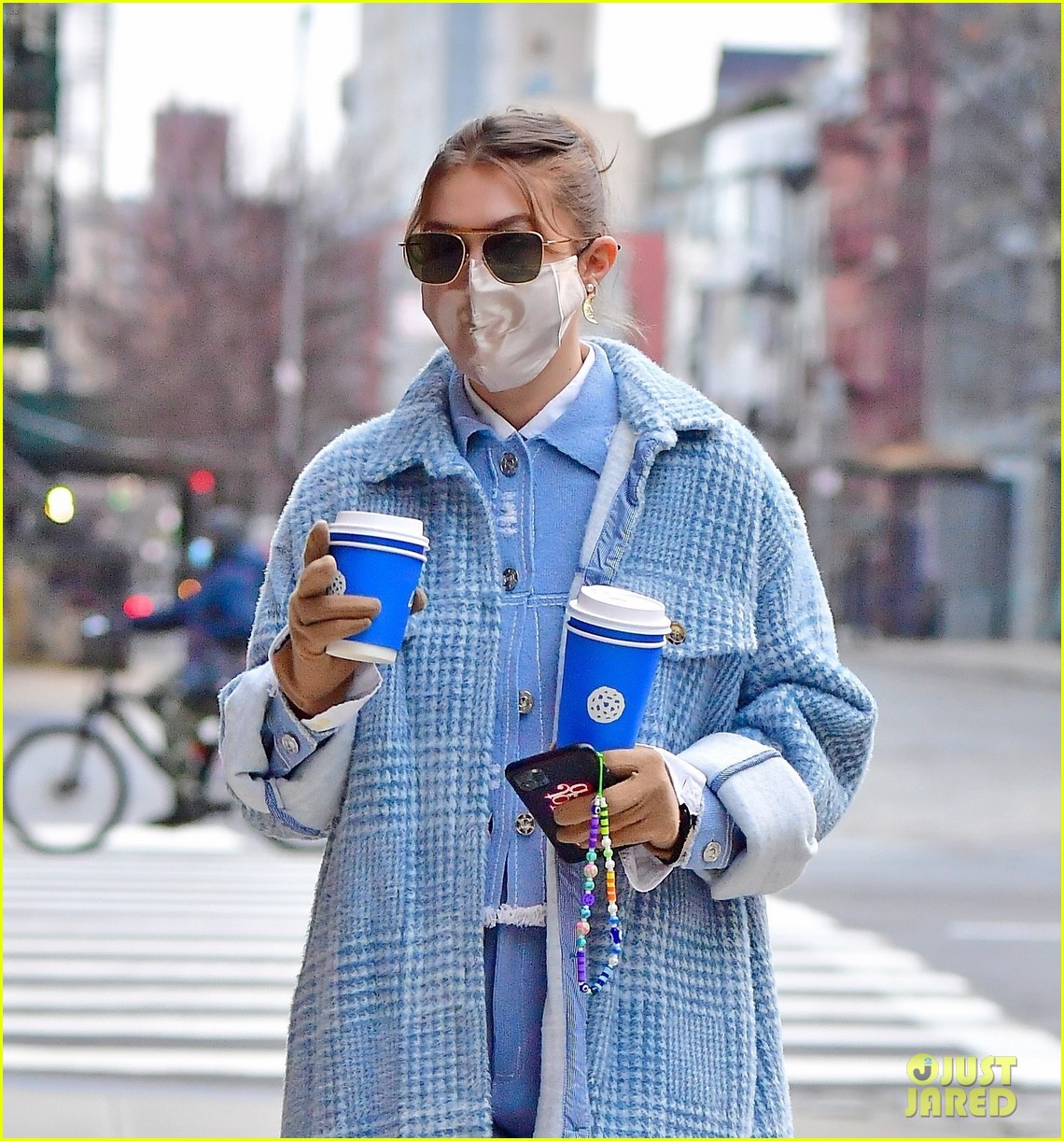 gigi hadid coffee run with mom yolanda zayn birthday 15