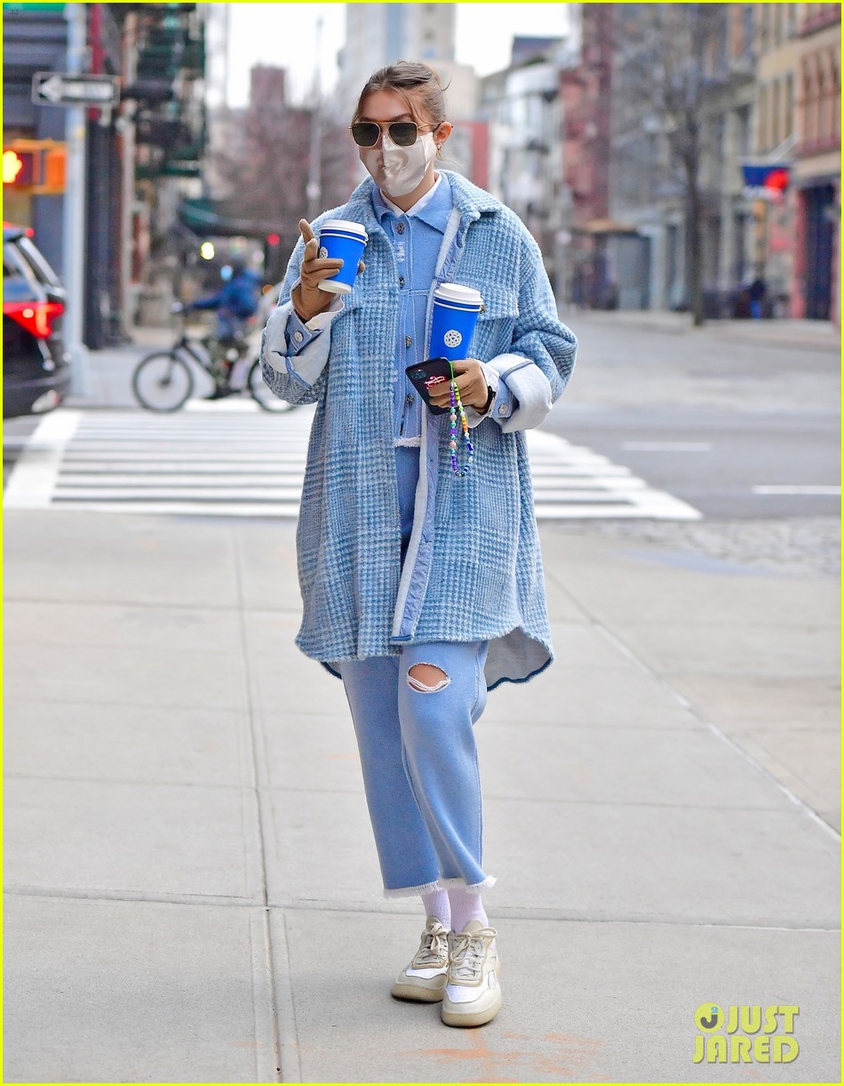 gigi hadid coffee run with mom yolanda zayn birthday 16