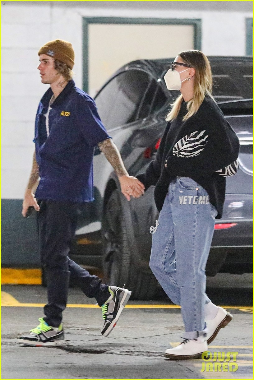 Justin & Hailey Bieber Kick Off Their Week with Errands Run | Photo