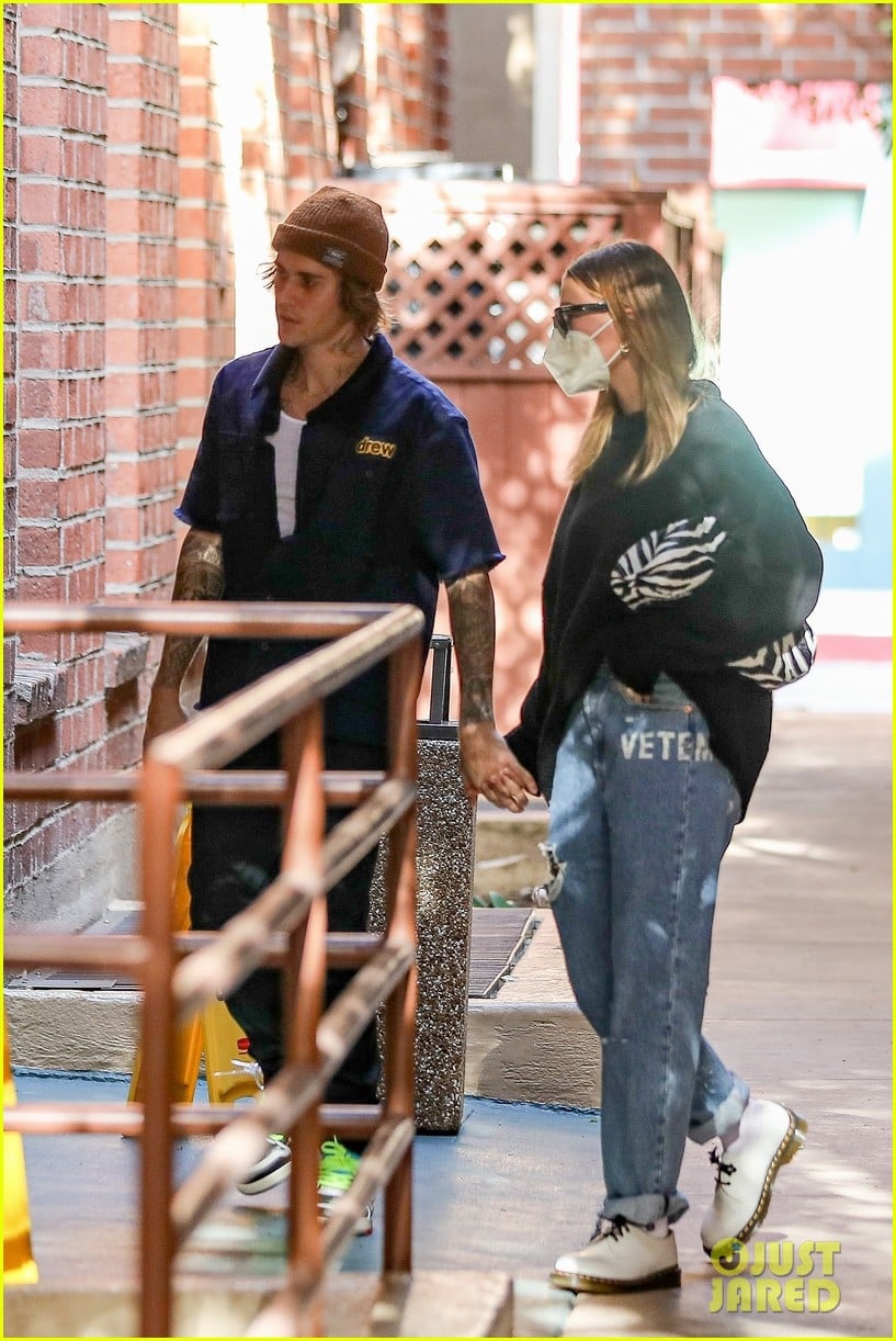 Justin & Hailey Bieber Kick Off Their Week with Errands Run | Photo ...